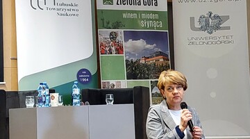 dr hab.  Marzanna Uździcka, prof. UZ